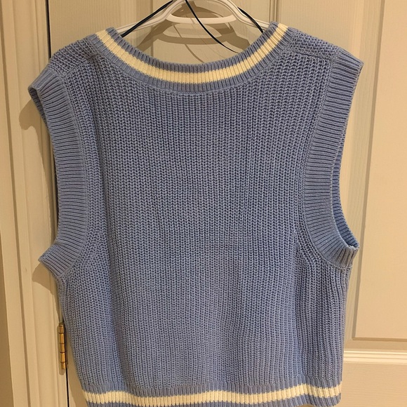 Crop top knitted top in colour baby blue - Picture 2 of 2